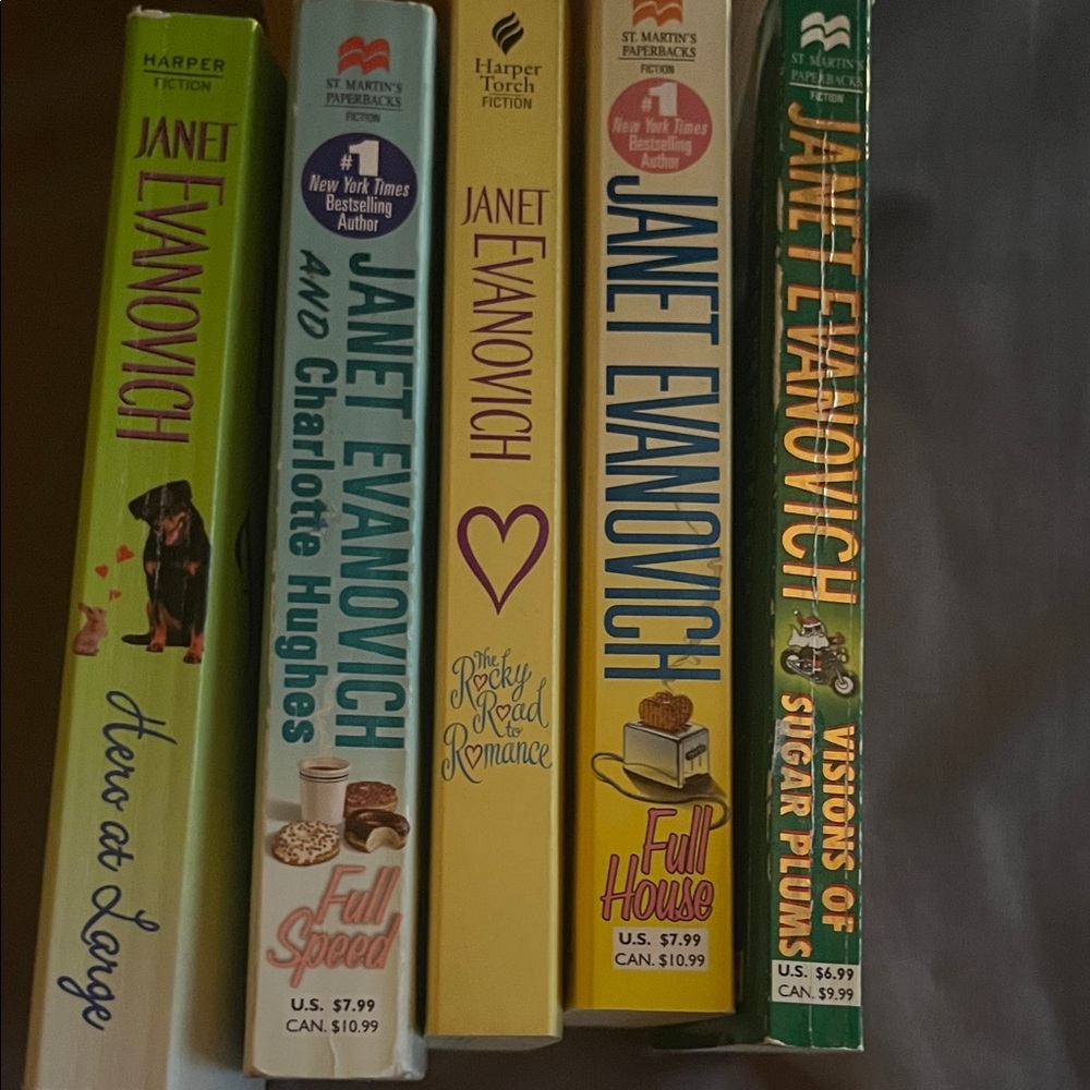 Janet Evanovich Book Set - Picture 2 of 2